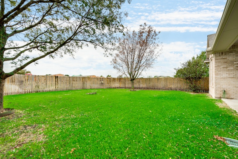 Photo 26 of 28 - 518 Shannon Dr, Rockwall, TX 75087