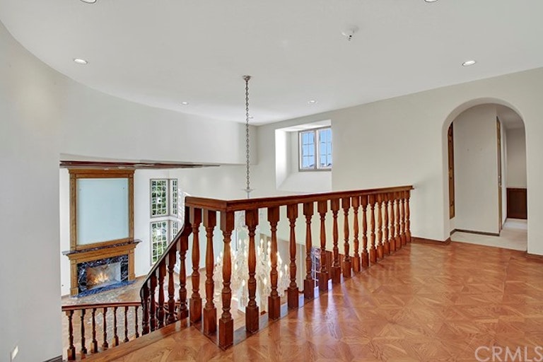Photo 23 of 35 - 9 Leesbury Ct, Newport Beach, CA 92660