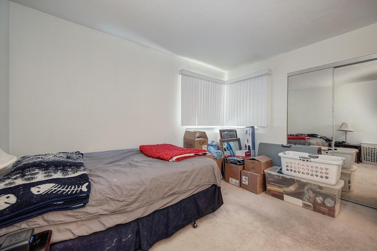 Photo 22 of 37 - 660 Tailwind Dr, Sacramento, CA 95838