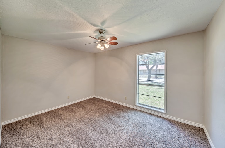Photo 21 of 29 - 3106 Edelweiss Dr, Grand Prairie, TX 75052