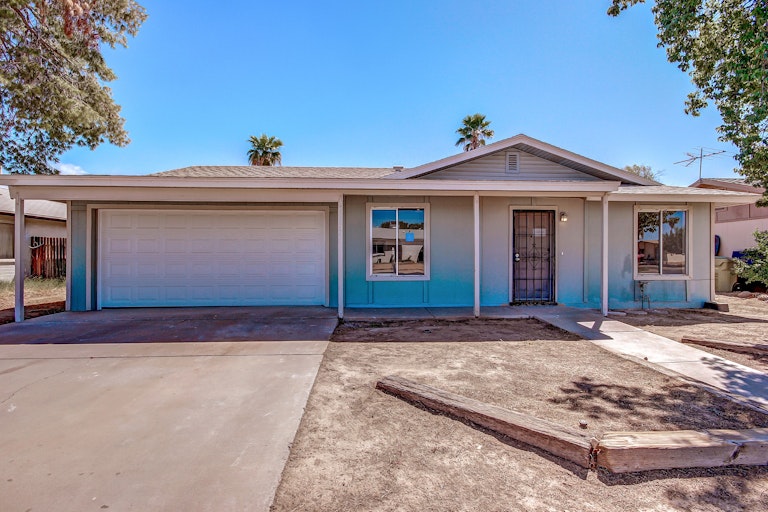 Photo 1 of 19 - 6977 W San Miguel Ave, Glendale, AZ 85303
