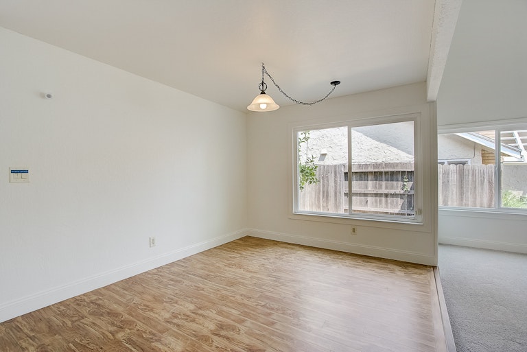 Photo 5 of 44 - 8017 Stone Canyon Cir, Citrus Heights, CA 95610