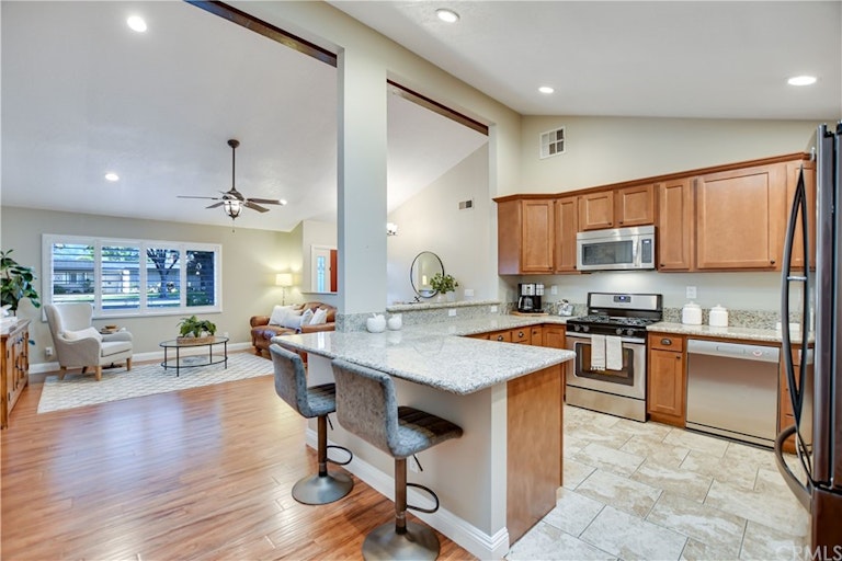 Photo 11 of 50 - 1986 Peyton Rd, La Verne, CA 91750