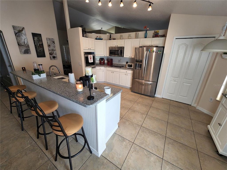 Photo 4 of 34 - 2652 Hawthorne Ln, Kissimmee, FL 34743