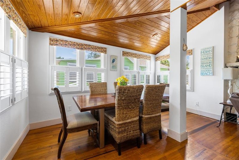 Photo 10 of 52 - 12400 Gulf Blvd #1, Saint Petersburg, FL 33706