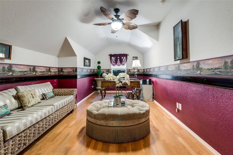 Photo 18 of 39 - 2608 Valencia Ln, Denton, TX 76210