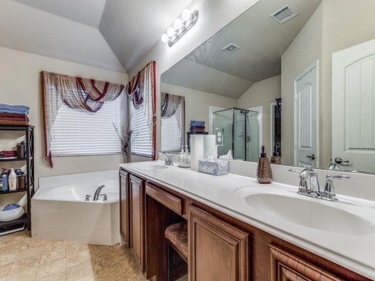 Photo 18 of 25 - 1862 Mason Way, Lancaster, TX 75134