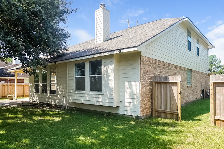 Photo 7 of 27 - 8910 Aberdeen Park Dr, Houston, TX 77095