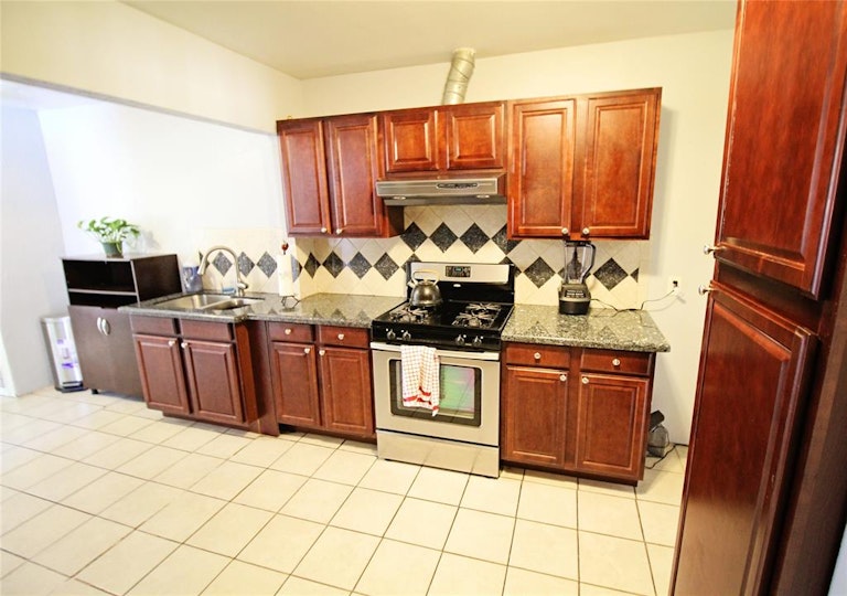 Photo 17 of 39 - 6539 Greenspan Ave, Dallas, TX 75232