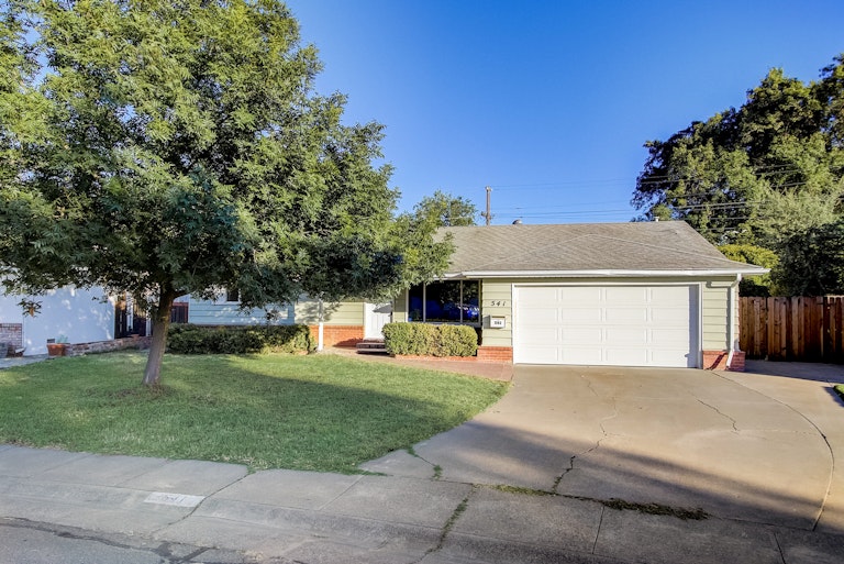 Photo 1 of 23 - 541 W D St S, Dixon, CA 95620