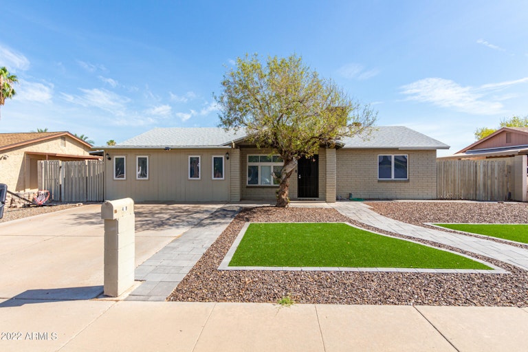 Photo 4 of 29 - 408 E Julie Dr, Tempe, AZ 85283