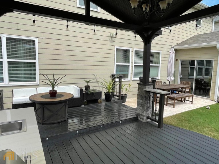 Photo 21 of 28 - 6111 Sparkling Cove Ln, Buford, GA 30518