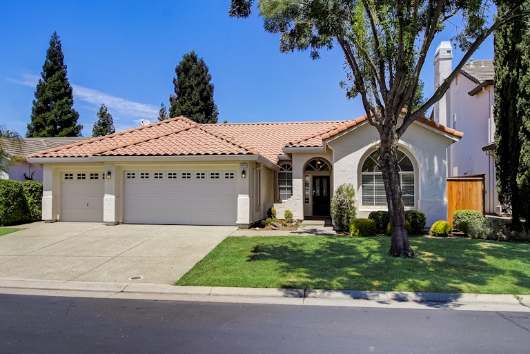 Photo 11 of 28 - 9405 Moondancer Cir, Roseville, CA 95747