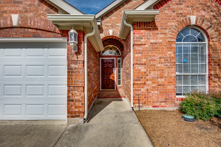 Photo 3 of 20 - 5424 Pebble Ct, McKinney, TX 75070