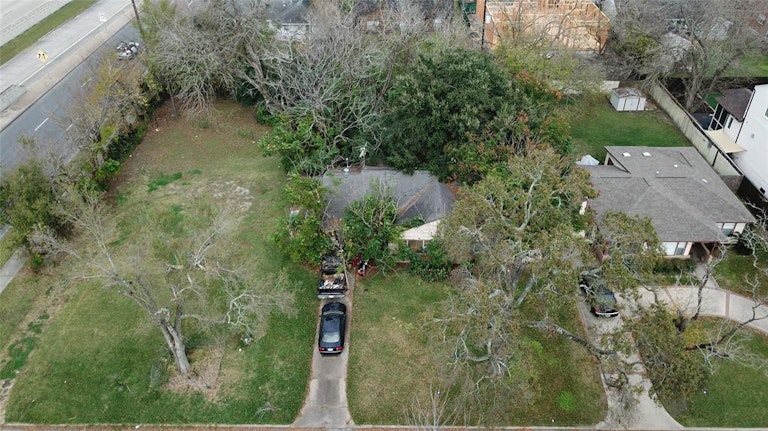 Photo 1 of 12 - 4626 Maple St, Bellaire, TX 77401