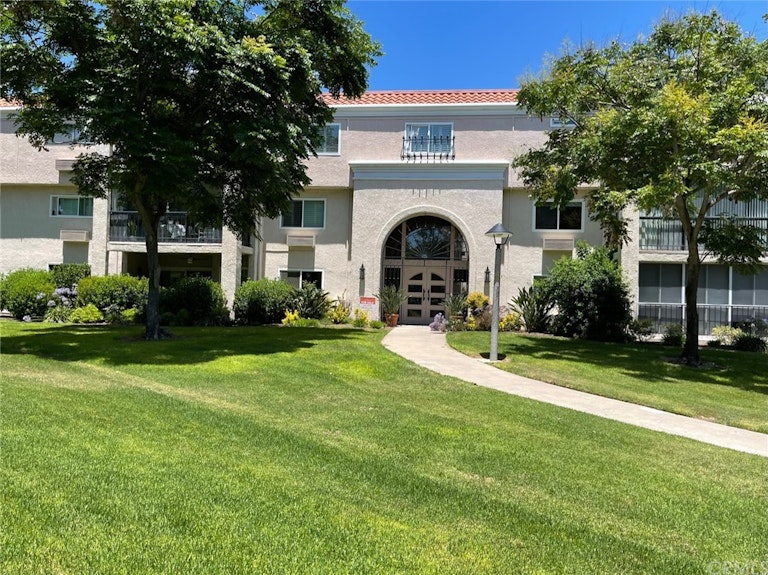 Photo 22 of 36 - 5500 Paseo Del Lago W #1D, Laguna Woods, CA 92637