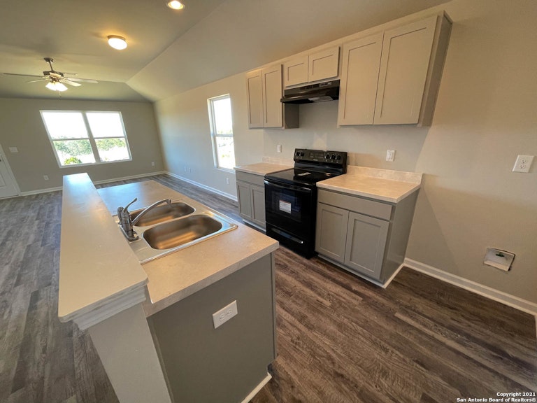 Photo 22 of 36 - 430 Pleasanton Way, San Antonio, TX 78221