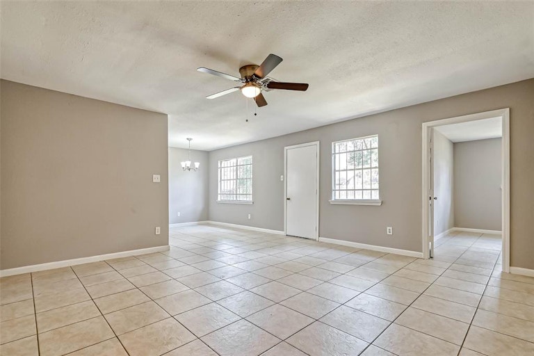Photo 7 of 32 - 8638 Valley Flag Dr, Houston, TX 77078