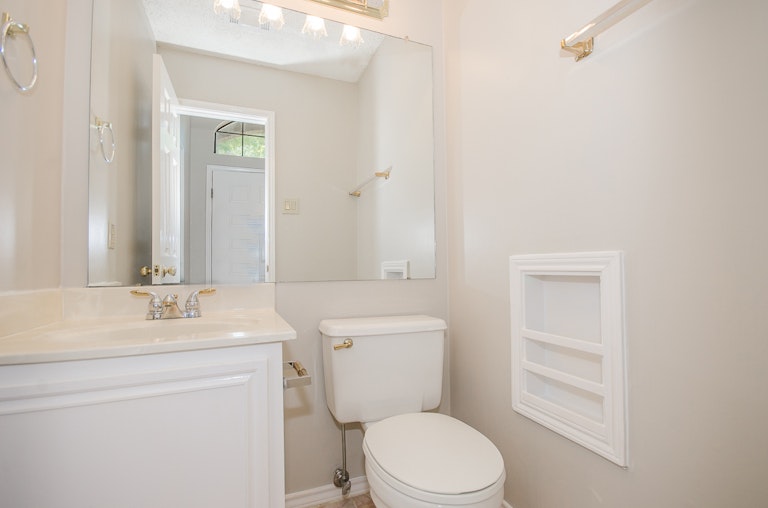 Photo 16 of 29 - 6205 Sasaki Way, Garland, TX 75043