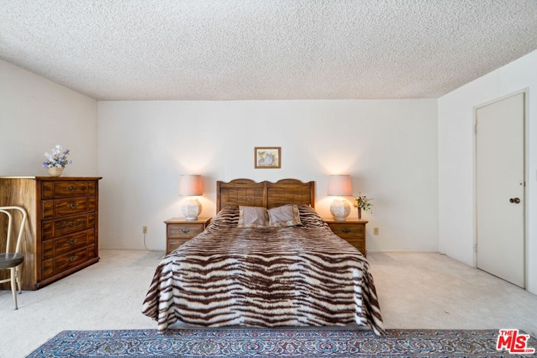 Photo 37 of 53 - 18502 Entrada Ct, Porter Ranch, CA 91326