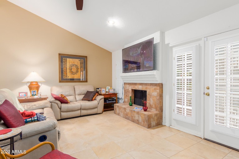 Photo 8 of 32 - 10424 E Cinnabar Ave, Scottsdale, AZ 85258