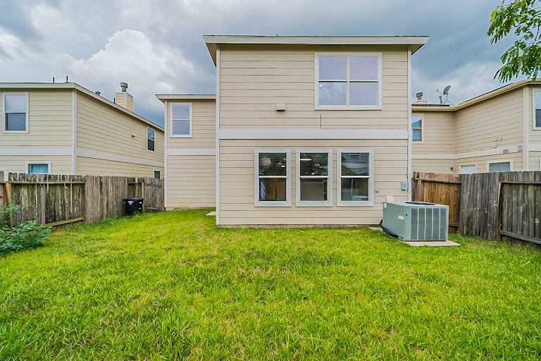 Photo 7 of 38 - 18910 Remington Mill Dr, Houston, TX 77073