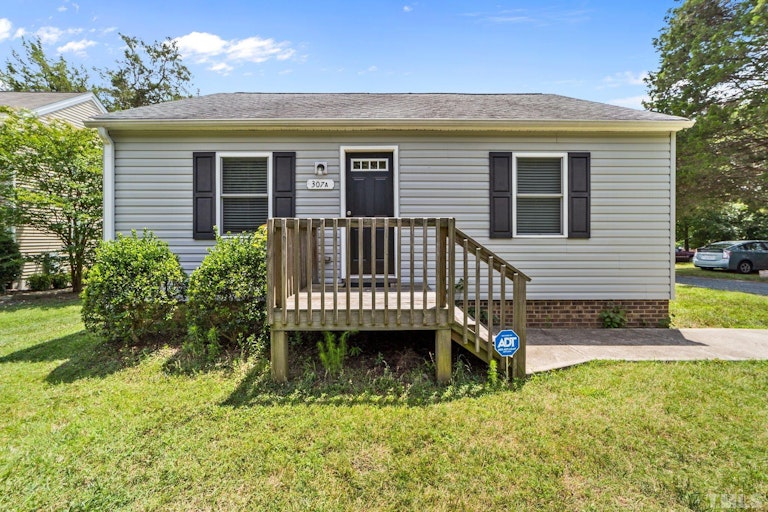 Photo 1 of 20 - 311 W Poplar Ave, Carrboro, NC 27510