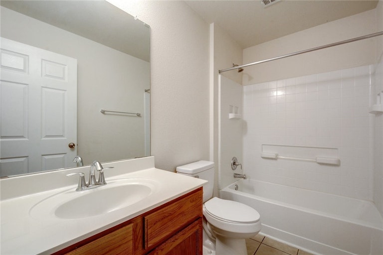 Photo 19 of 40 - 495 Sandstone Trl, Buda, TX 78610
