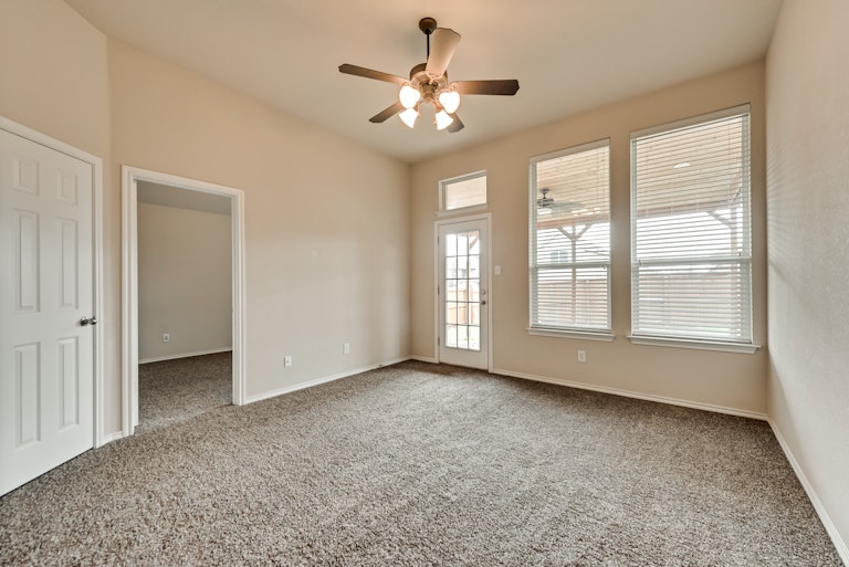 Photo 8 of 26 - 8961 Riscky Trl, Fort Worth, TX 76244