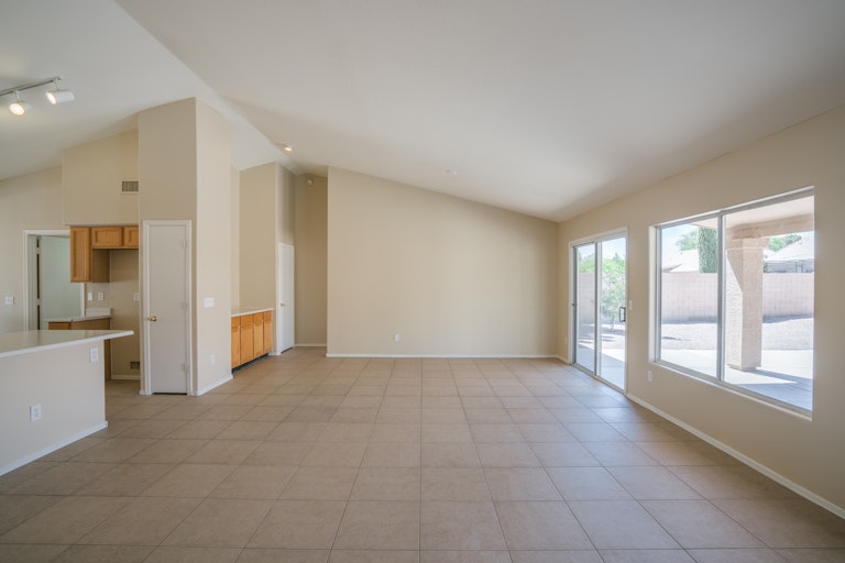 Photo 10 of 24 - 7640 W Cholla St, Peoria, AZ 85345