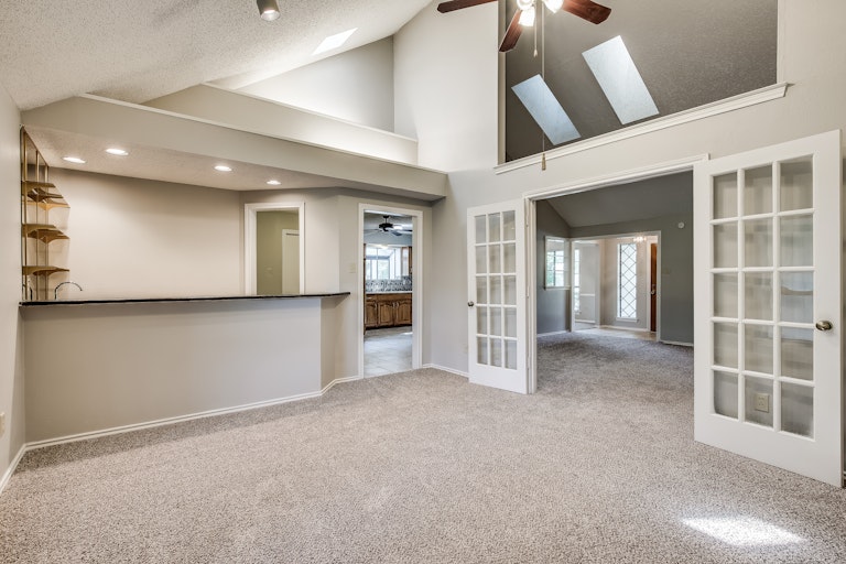 Photo 2 of 27 - 2618 Meadowridge Dr, Garland, TX 75044