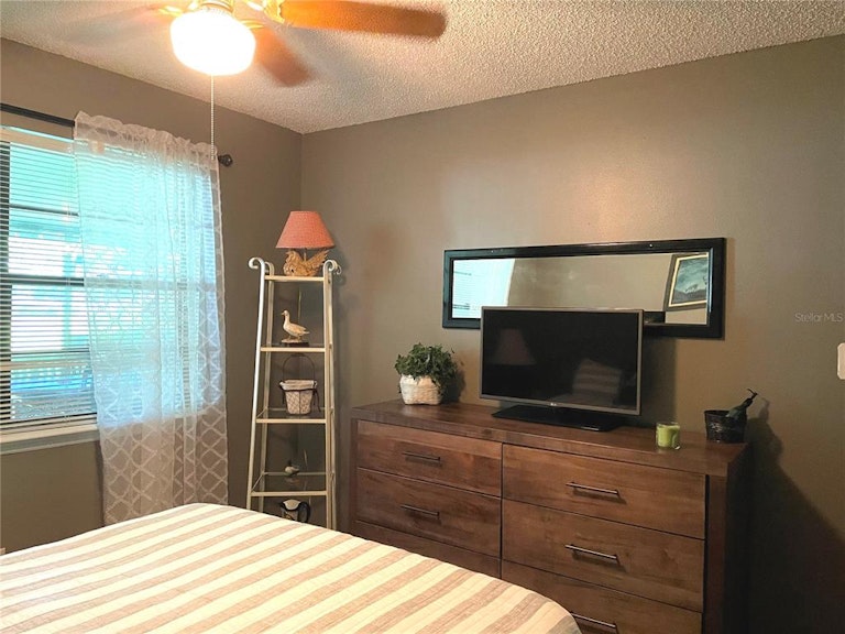 Photo 30 of 38 - 738 W Hogle Ave, Deland, FL 32720