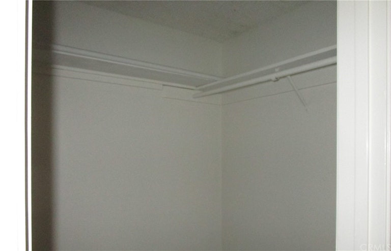 Photo 13 of 17 - 1010 W MacArthur Blvd #30, Santa Ana, CA 92707