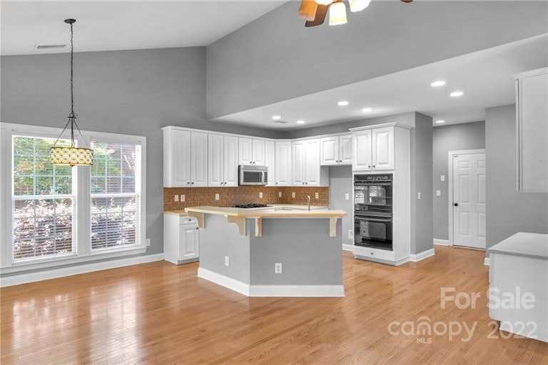 Photo 23 of 48 - 5418 Shoal Brook Ct, Charlotte, NC 28277