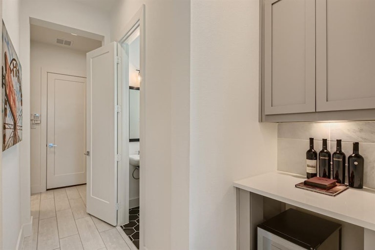 Photo 12 of 29 - 8112 Copper Way, Dallas, TX 75252