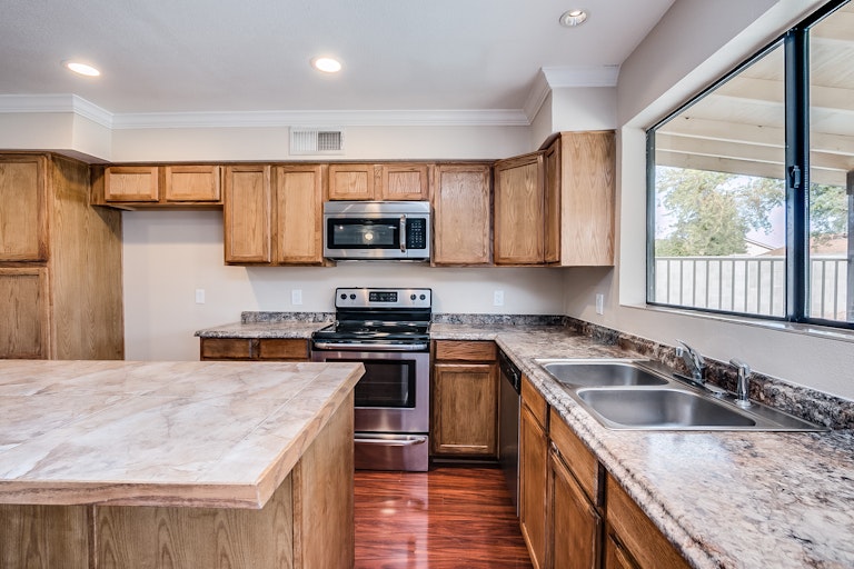 Photo 11 of 31 - 2734 W Charleston Ave, Phoenix, AZ 85053