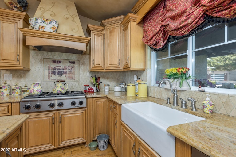 Photo 9 of 24 - 121 E Claremont St, Phoenix, AZ 85012