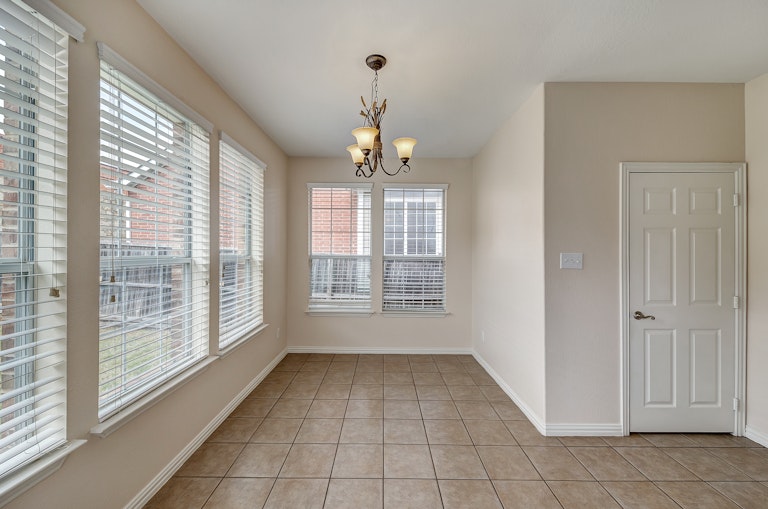 Photo 10 of 24 - 8711 Rugby Dr, Irving, TX 75063