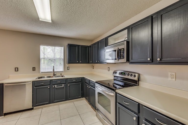 Photo 4 of 31 - 1312 Rambling Brook Trl, Denton, TX 76210