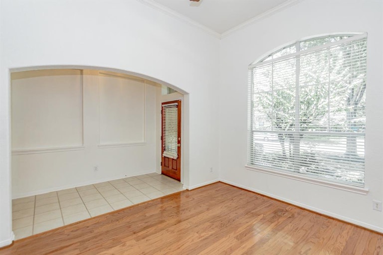 Photo 4 of 37 - 13106 Ryaneagles Dr, Houston, TX 77044