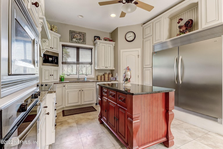 Photo 9 of 30 - 1459 Fountain Dr, Fernandina Beach, FL 32034