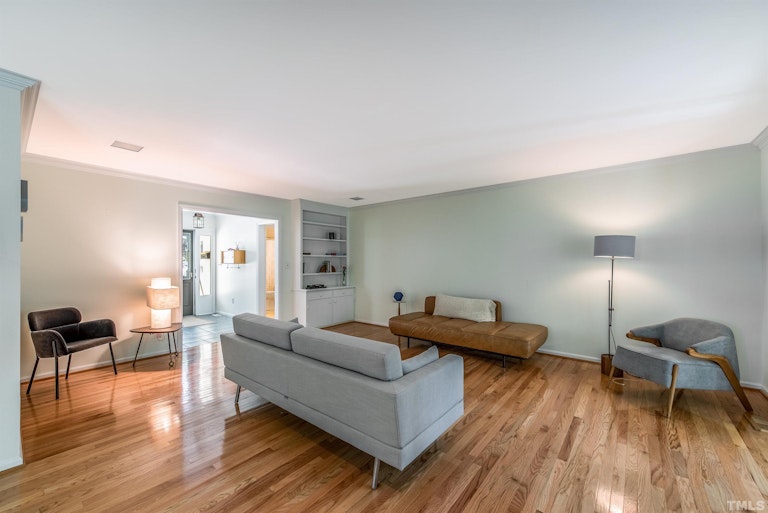 Photo 9 of 30 - 2640 University Dr, Durham, NC 27707