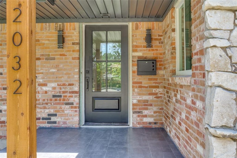 Photo 3 of 31 - 2032 Matagorda Dr, Dallas, TX 75232