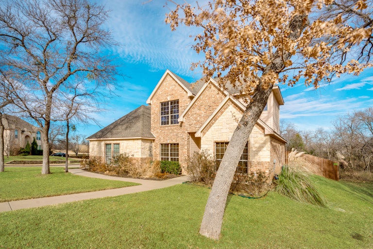 Photo 29 of 29 - 316 Creekwood Ct, Kennedale, TX 76060