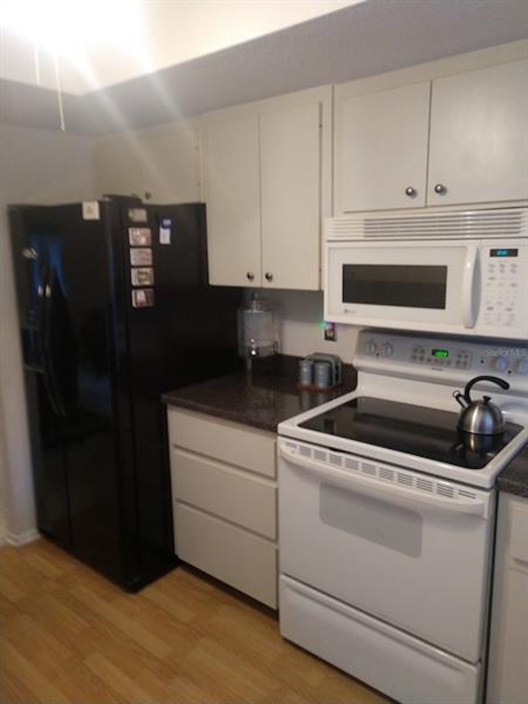 Photo 21 of 27 - 3184 Lake Bayshore Dr #323, Bradenton, FL 34205