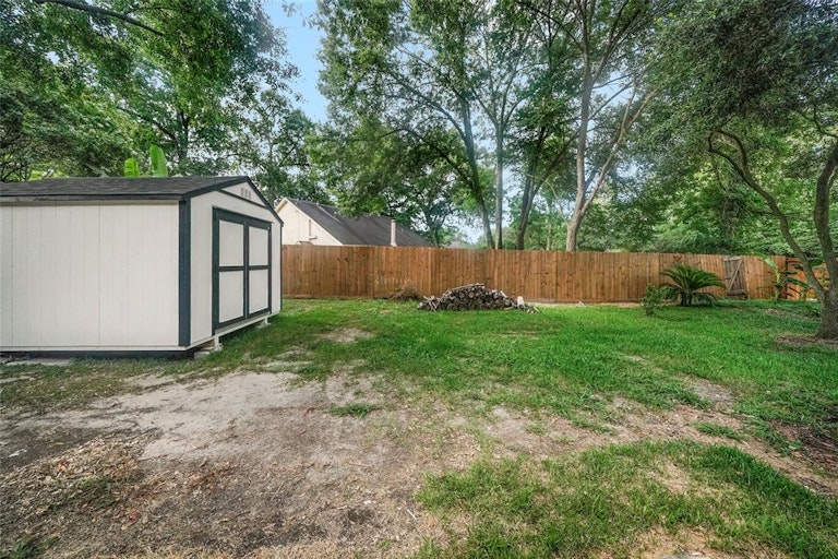 Photo 31 of 31 - 5402 Enchanted Mist Dr, Humble, TX 77346