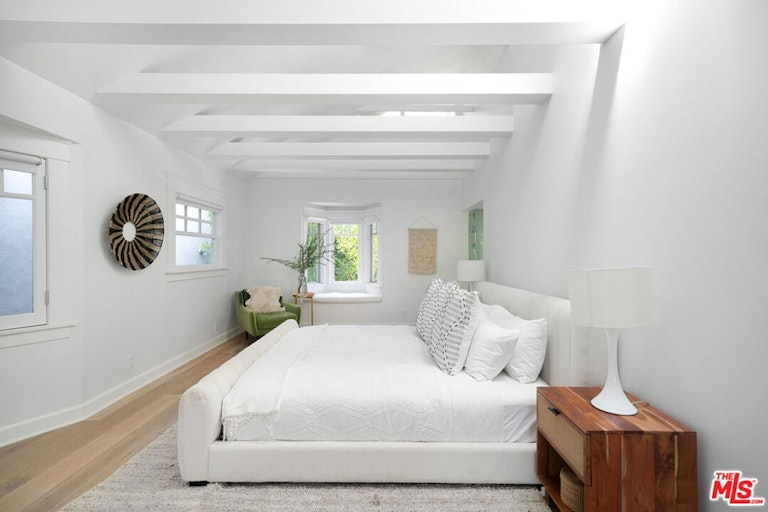 Photo 10 of 20 - 241 Windward Ave, Venice, CA 90291