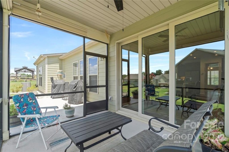 Photo 24 of 48 - 15003 Luna Dr, Charlotte, NC 28278