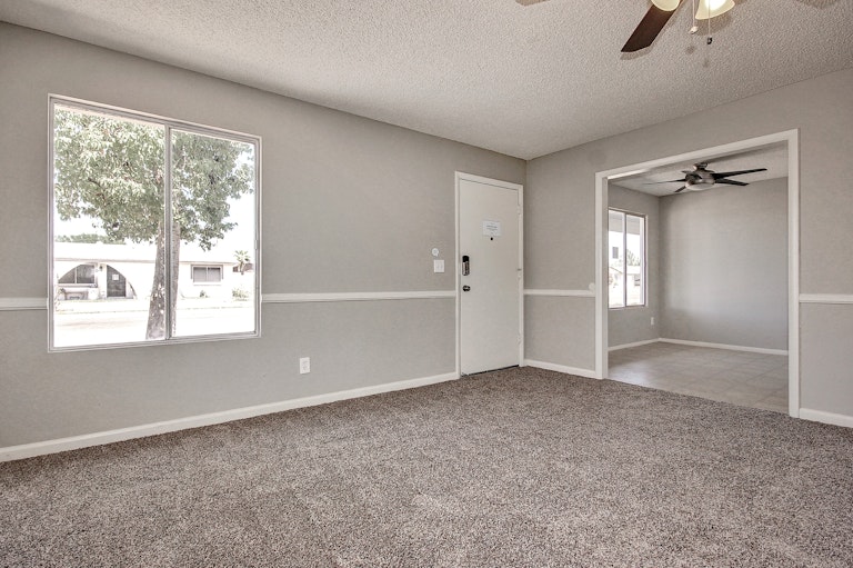 Photo 4 of 19 - 6977 W San Miguel Ave, Glendale, AZ 85303