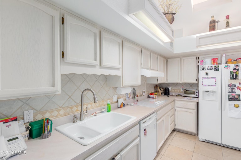 Photo 18 of 32 - 10424 E Cinnabar Ave, Scottsdale, AZ 85258